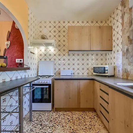 Guzman - Margareta Villa *